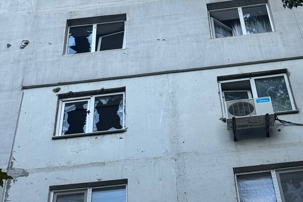 Вечерний удар по Одессе: получили повреждения дома и учебное заведение фото 3