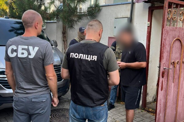 Квартири померлих і кредити під фіктивні застави: в Одесі викрили шахраїв фото 2