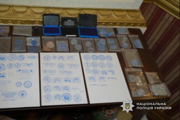 Вид на жительство и справки о непригодности: в Одессе разоблачили производителя фальшивых документов фото