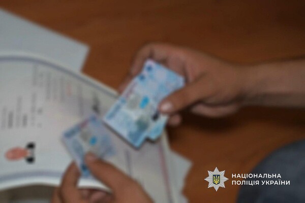 Вид на жительство и справки о непригодности: в Одессе разоблачили производителя фальшивых документов фото 3