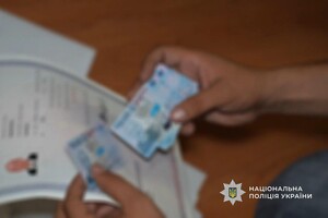 Вид на жительство и справки о непригодности: в Одессе разоблачили производителя фальшивых документов фото 3