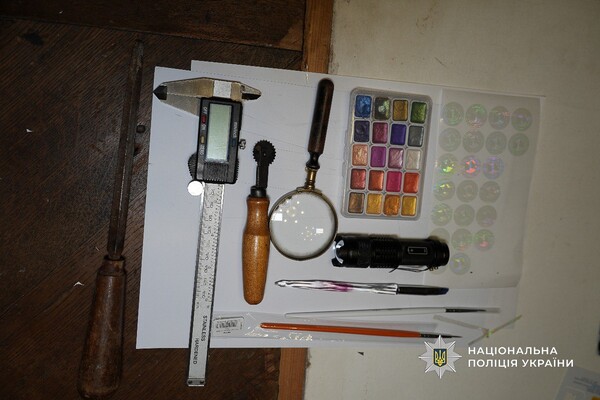 Вид на жительство и справки о непригодности: в Одессе разоблачили производителя фальшивых документов фото 7