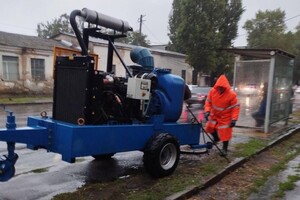 Изменения в движении электротранспорта и затопление улиц: последствия непогоды в Одессе фото