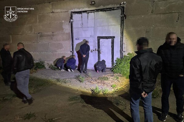 Вырыли тоннель и вынесли товар: в Одессе мужчины ограбили склад 7-го км фото 1