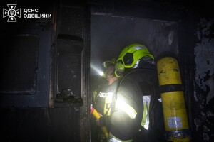 В Одесі горів житловий будинок: загинула людина фото 2