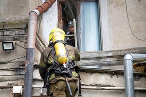 В Одесі горів житловий будинок: загинула людина фото 6