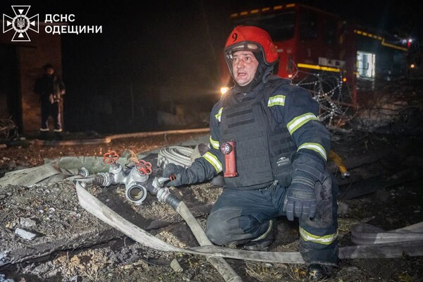 Масована атака на Одесу й Одещину: є пошкодження енергооб'єктів, постраждала жінка фото 11