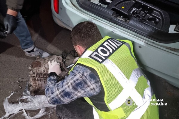 Кокаїн у багажнику та домашня плантація конопель: в Одесі викрили наркоділка фото 6