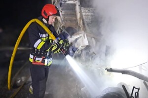 Ночной дроновый удар по Одесчине: горелая автостоянка, есть погибшие (обновлено) фото 4