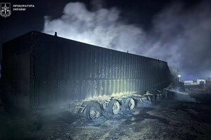 Нічний дроновий удар по Одещині: горіла автостоянка, є загиблі  фото 7