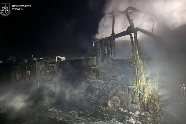 Ночной дроновый удар по Одесчине: горелая автостоянка, есть погибшие (обновлено) фото 9