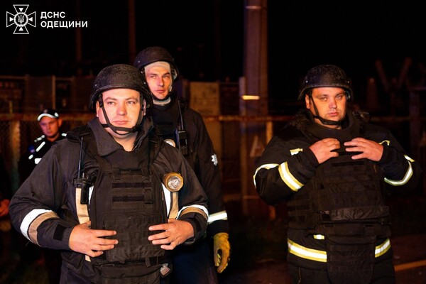 Пошкодження будинків і газової труби: наслідки нічної атаки на Одещину (оновлено) фото