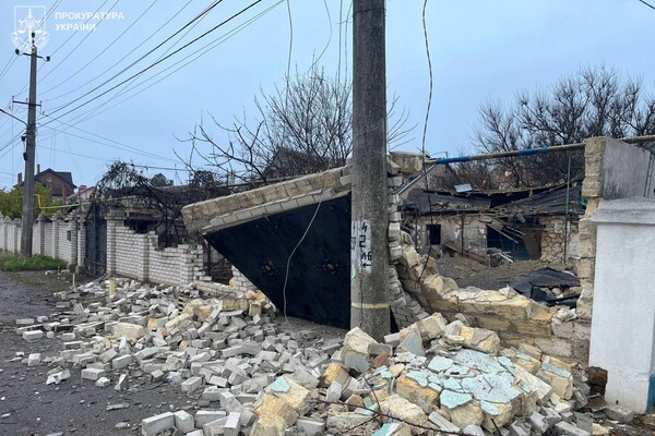 Пошкодження будинків і газової труби: наслідки нічної атаки на Одещину (оновлено) фото 5