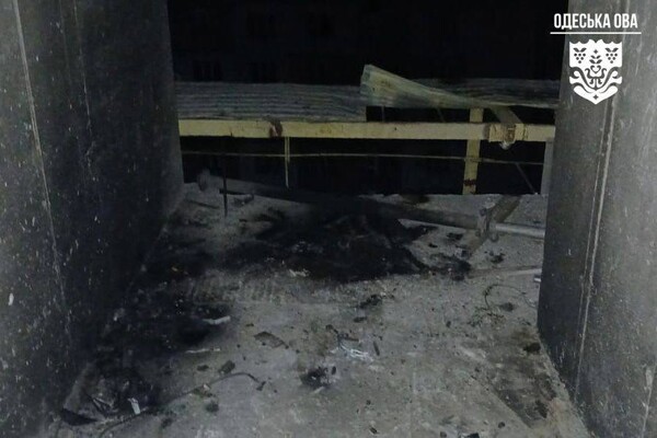 Ночная дроновая атака: в Одессе под ударом оказалась многоэтажка фото