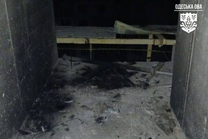 Ночная дроновая атака: в Одессе под ударом оказалась многоэтажка фото