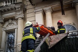 У центрі Одеси обвалився балкон із людьми: є постраждалі фото 2