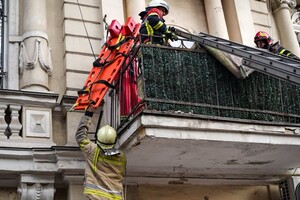 У центрі Одеси обвалився балкон із людьми: є постраждалі фото 4