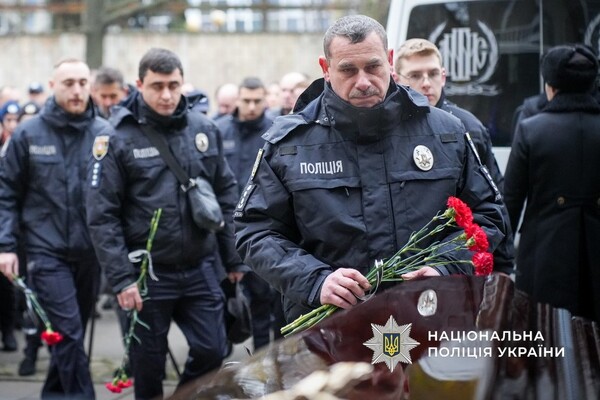 Загинув на сході України: в Одесі попрощалися з поліцейським Миколою Яковецьким фото 2