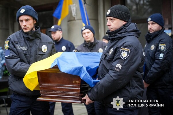 Загинув на сході України: в Одесі попрощалися з поліцейським Миколою Яковецьким фото 5