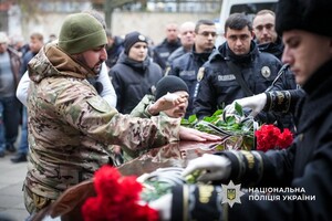 Загинув на сході України: в Одесі попрощалися з поліцейським Миколою Яковецьким фото 7
