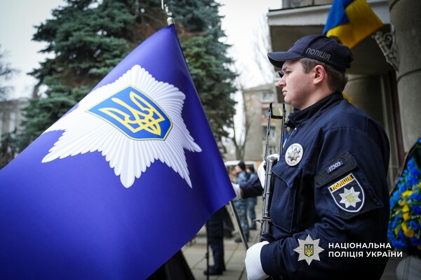 Загинув на сході України: в Одесі попрощалися з поліцейським Миколою Яковецьким фото 9