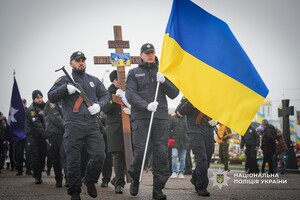 Загинув на сході України: в Одесі попрощалися з поліцейським Миколою Яковецьким фото 10
