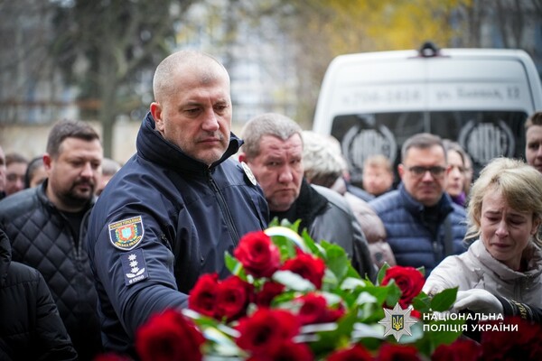 Загинув на сході України: в Одесі попрощалися з поліцейським Миколою Яковецьким фото 13