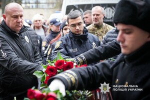 Загинув на сході України: в Одесі попрощалися з поліцейським Миколою Яковецьким фото 14