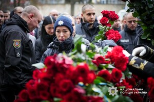 Загинув на сході України: в Одесі попрощалися з поліцейським Миколою Яковецьким фото 16