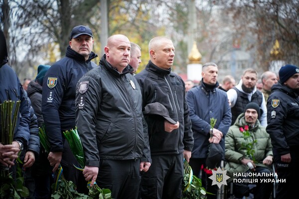 Загинув на сході України: в Одесі попрощалися з поліцейським Миколою Яковецьким фото 18