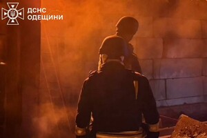 Пошкодження енергооб'єкта та приватних будинків: наслідки нічної атаки на Одещину (оновлено) фото