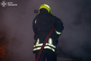 У квартирах заблокувало людей, є постраждалі: наслідки нічної атаки БпЛА на Одесу (оновлено) фото 1