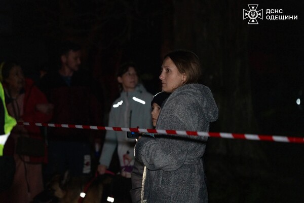 У квартирах заблокувало людей, є постраждалі: наслідки нічної атаки БпЛА на Одесу (оновлено) фото 2