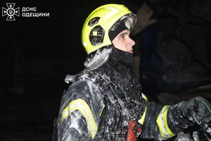 У квартирах заблокувало людей, є постраждалі: наслідки нічної атаки БпЛА на Одесу (оновлено) фото 15