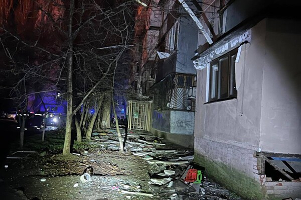 У квартирах заблокувало людей, є постраждалі: наслідки нічної атаки БпЛА на Одесу (оновлено) фото 17