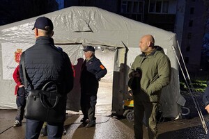 У квартирах заблокувало людей, є постраждалі: наслідки нічної атаки БпЛА на Одесу (оновлено) фото 19