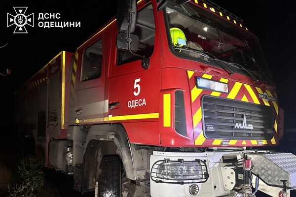 У квартирах заблокувало людей, є постраждалі: наслідки нічної атаки БпЛА на Одесу (оновлено) фото 20