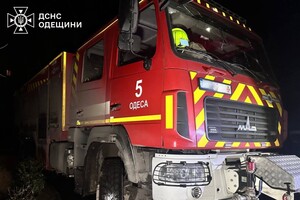 У квартирах заблокувало людей, є постраждалі: наслідки нічної атаки БпЛА на Одесу (оновлено) фото 20