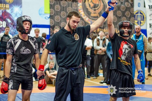 Патрулює вулиці та навчає дітей карате: поліцейський з Одещини став чемпіоном фестивалю бойових мистецтв фото 3