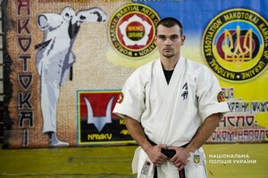 Патрулює вулиці та навчає дітей карате: поліцейський з Одещини став чемпіоном фестивалю бойових мистецтв фото 5
