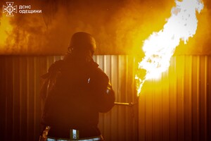 Ночной удар по Одессе: часть города без света, есть повреждение дома фото 5