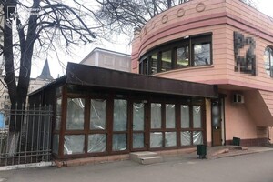 Склад вместо летней площадки на Канатной: в Одессе демонтировали нахалстрой фото