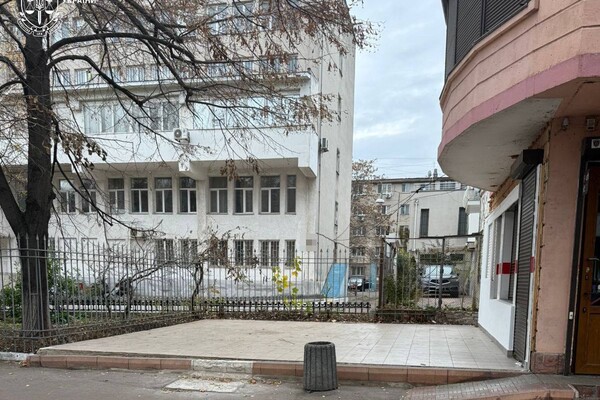 Склад замість літнього майданчика на Канатній: в Одесі демонтували нахаббуд фото 2