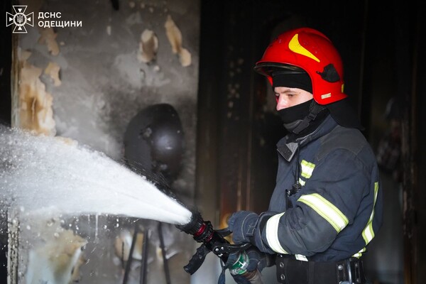 У Приморському районі Одеси вибухнув повербанк: ледь не згоріла квартира фото 4