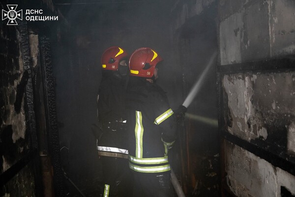 В Одесі горіла багатоповерхівка: декілька мешканців загинули фото 4