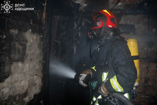 В Одесі горіла багатоповерхівка: декілька мешканців загинули фото 8
