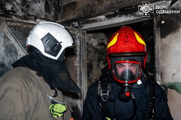 В Одесі горіла багатоповерхівка: декілька мешканців загинули фото 11