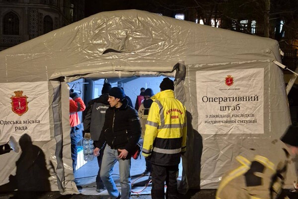 В Одессе БпЛА упал на дом: вспыхнул пожар (обновлено) фото 3