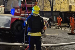 В Одессе БпЛА упал на дом: вспыхнул пожар (обновлено) фото 7