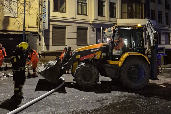 В Одессе БпЛА упал на дом: вспыхнул пожар (обновлено) фото 9